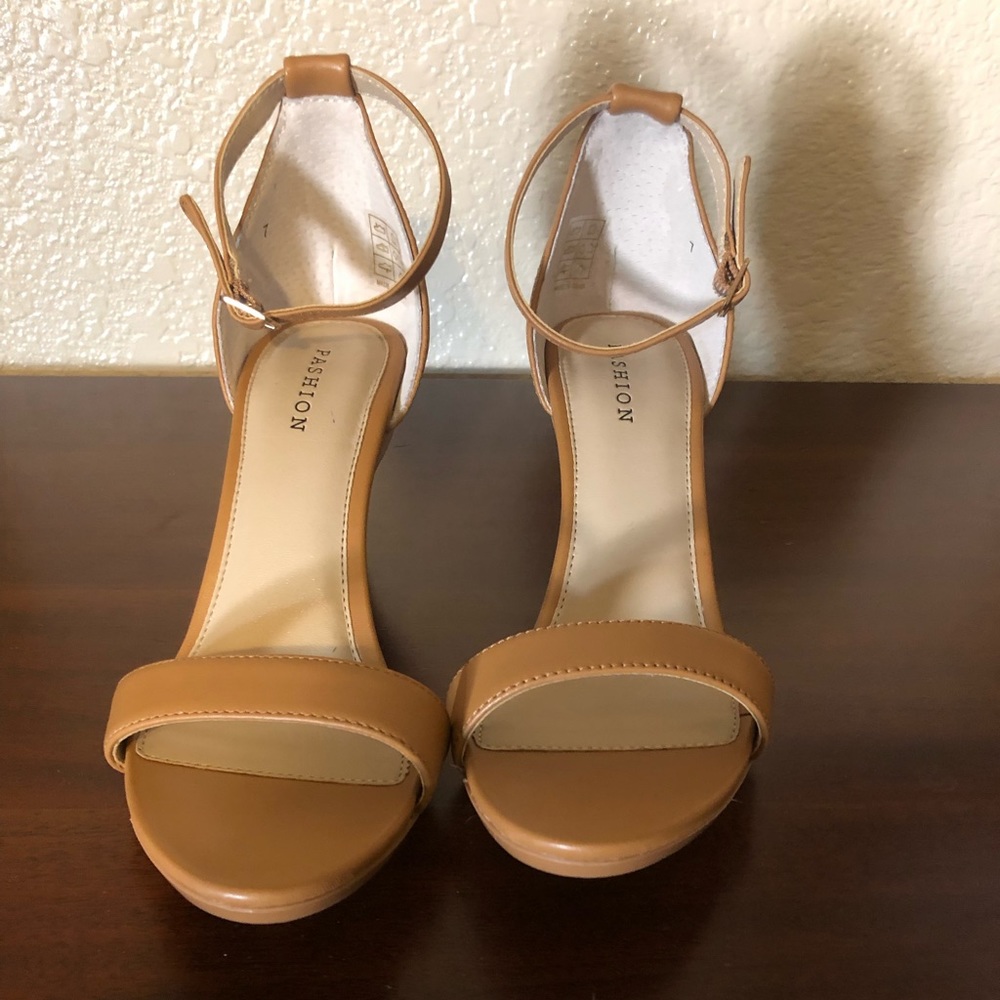 Passion Tan/Nude convertible heel to flat. Size 7. Like new.